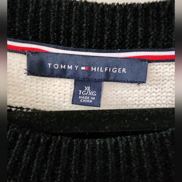 Tommy Hilfiger Relaxed Fit Knitted Sweater - Picture 2 of 2
